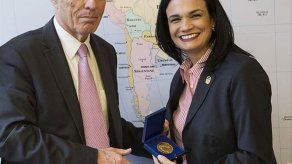 Vicepresidenta Isabel De Saint Malo inicia visita oficial en Francia