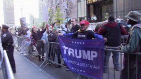 Mucha seguridad y algo de tensión frente a la torre Trump