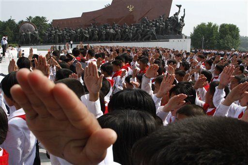 Nuevo líder norcoreano realiza masiva concentración de niños