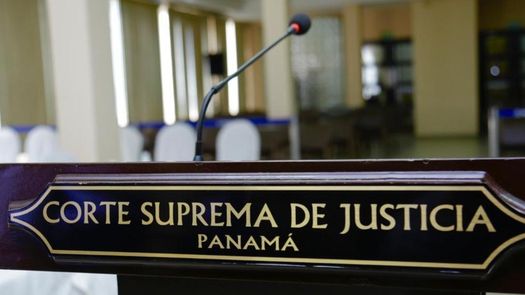 Corte Suprema admite demanda del contralor 