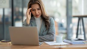 Trabajo, Servicios profesionales: ¿Cómo se diferencia de un empleo formal?