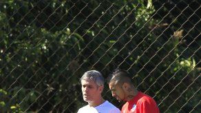 Arturo Vidal reaparece en práctica de Chile a dos días del debut con Australia