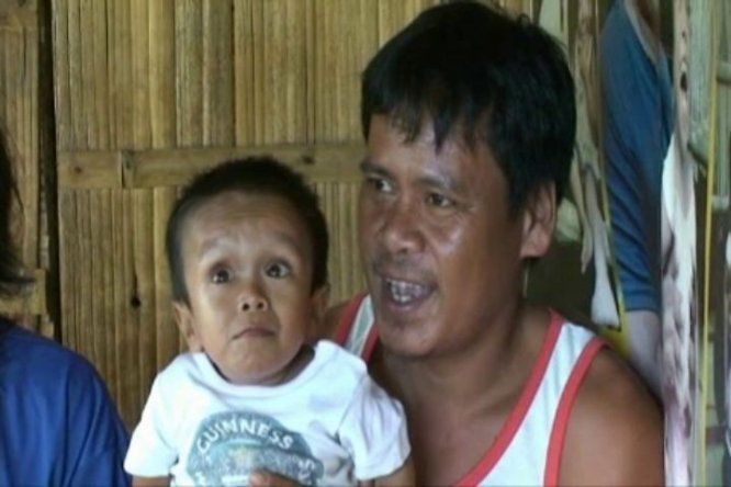 El hombre más pequeño del mundo, atrapado en la infancia