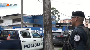 Madre entrega a dos de sus hijos vinculados a la agresión contra un estudiante en Colón Madre entrega a dos de sus hijos vinculados a la agresión contra un estudiante en Colón