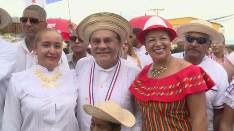 Otorgan medalla al mérito Rufina Alfaro a Roberto Durán