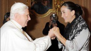 El Papa recibió a Ingrid Betancourt en Castelgandolfo