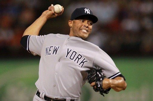 Mariano Rivera se lesiona la rodilla derecha