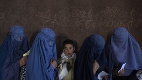 Afganistán: Talibán prohíbe matrimonios forzados de mujeres