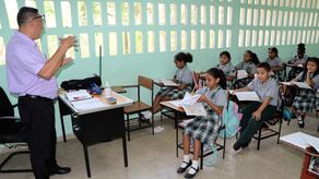 Estudiantes del MEDUCA.