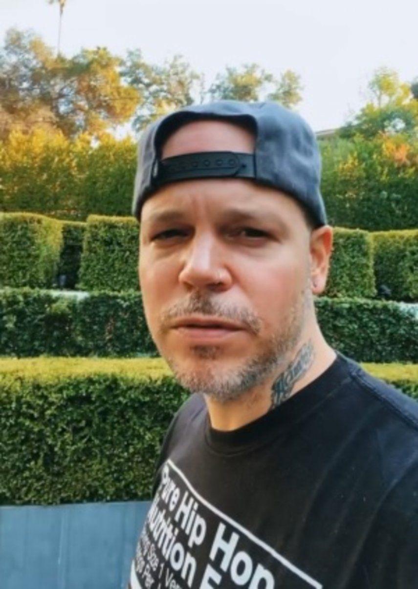 Residente vuelve a publicar su video en contra de J Balvin y además promociona cerveza