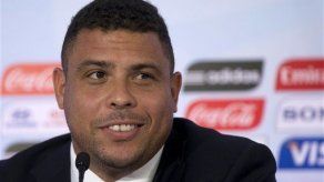 Brasileño Ronaldo dice que su historia en el fútbol no puede ser borrada