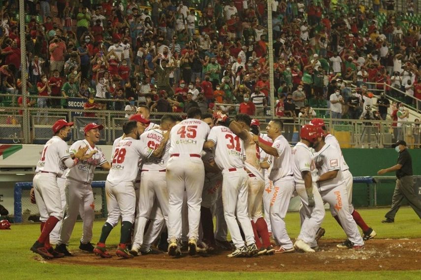 Béisbol Mayor 2021: Quiroz avanza a Chiriquí con grand slam
