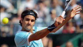 Federer se impone en menos de una hora en Hamburgo