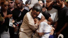 Los palestinos de Cisjordania miran con impotencia hacia Gaza