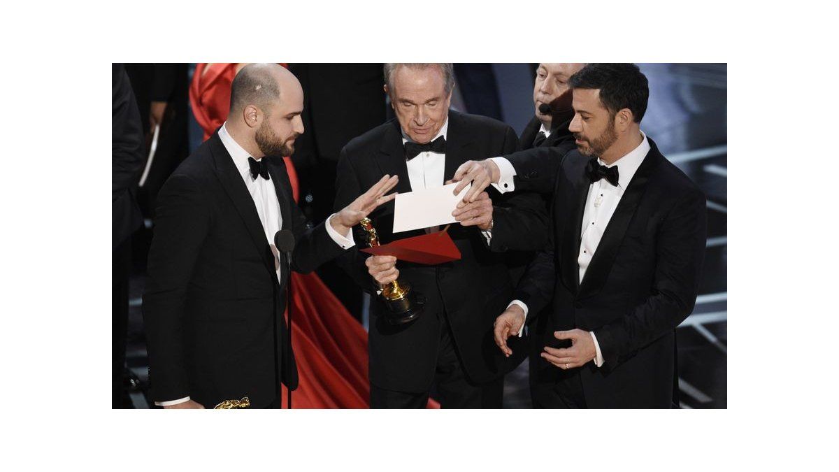 Beatty llama a presidenta de la Academia a clarificar fiasco