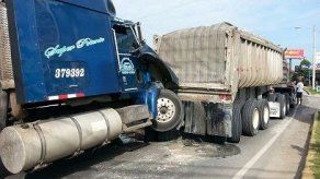 Choque entre dos articulados provoca gran congestionamiento en Penonomé