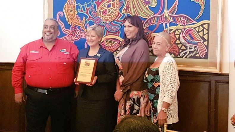 La Asociación Hombres y Mujeres Nuevos de Panamá le hace homenaje a la Primera Dama