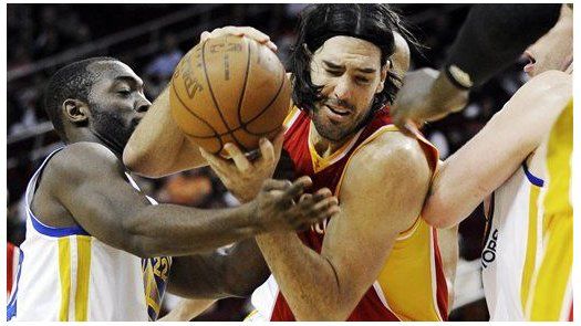 Scola anota 18 puntos para Houston; Celtics detiene a los Bucks