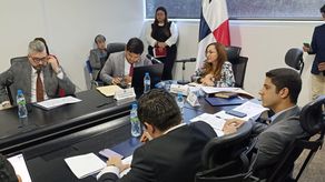 Evalúan otorgamiento de becas en Panamá