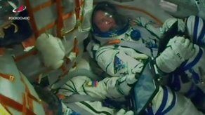 Rescatan a astronautas de Soyuz que tuvo que aterrizar tras fallo en cohete