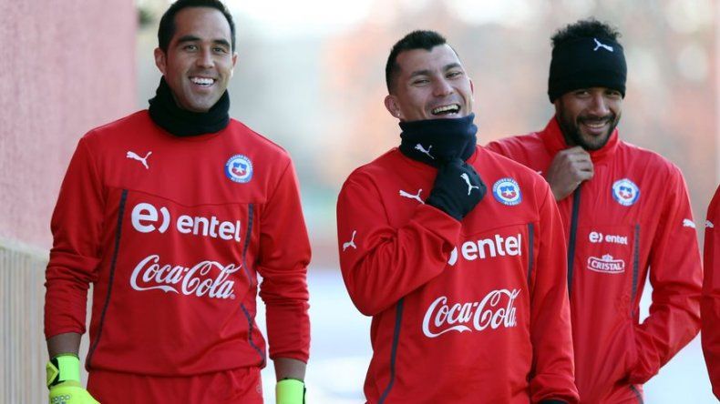Bravo contra Messi y Mascherano, un duelo azulgrana por el trono de América
