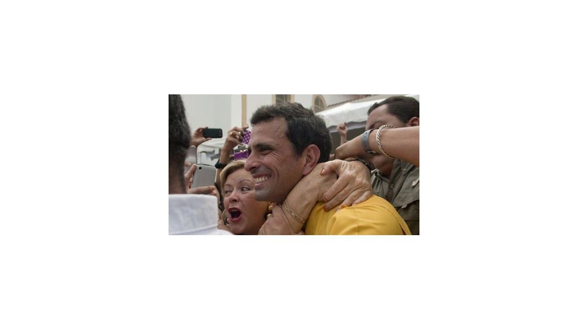 Capriles encabeza acto como gobernador y pide no perseguir