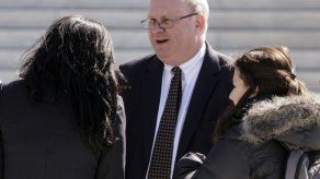 Demócrata pide a allegados de Clinton revelar informe Trump