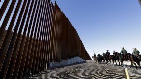 Ejército de EEUU otorga contratos para cercas en la frontera