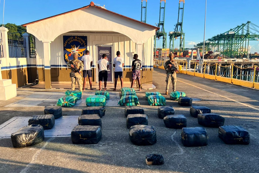 Condenan a cuatro personas por el delito de tráfico internacional de drogas.