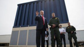 Trump quiere usar presupuesto militar para pagar muro