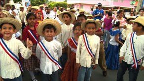 Lucido desfile vistió de patria a Bethania y Río Abajo