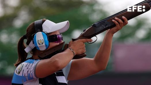 La tiradora guatemalteca Adriana Ruano en la final de foso olímpico en los Juegos Olímpicos 2024.