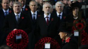 Reina Isabel II encabeza oficio del Día de Recordación