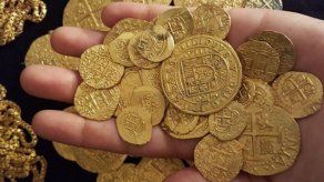Hallan más monedas de oro de naufragio español de 1715