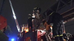 13 muertos y 28 heridos en incendio de edificio en Vietnam