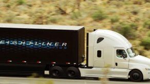 Daimler estrena camión remolque autónomo
