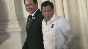 Duterte amenaza a medios por reportes sobre drogas