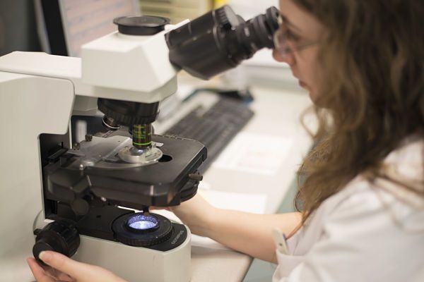 El lavado seminal permite que hombres con virus VIH tengan hijos sanos