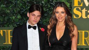 Elizabeth Hurley se lleva a las mil maravillas con todos sus ex