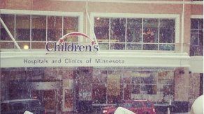 EEUU: Padre deja caer a su bebé por estar llorando