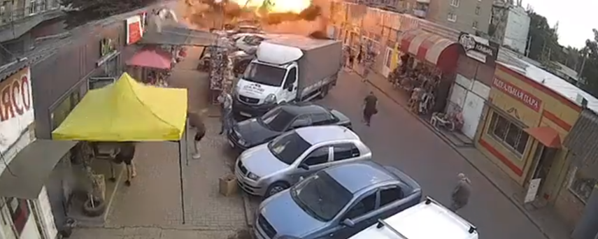Impactante momento del bombardeo ruso contra mercado central de Ucrania