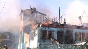 Familia pierde vivienda tras incendio en Parque Lefevre