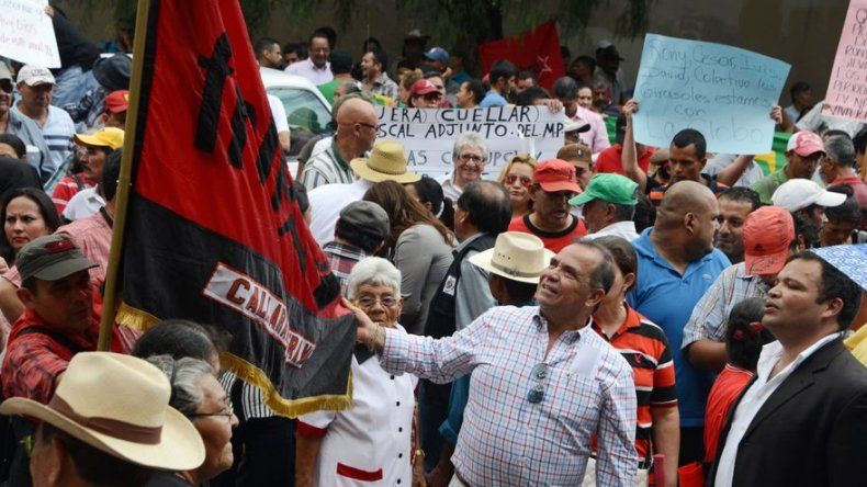 Médicos y empleados salud protestan en Honduras y Gobierno anuncia sanciones