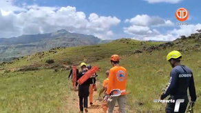 SINAPROC rescata a mujer tras caída por un precipicio en La Silampa.