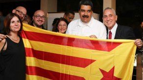 Maduro se fotografía con una bandera independentista catalana