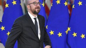 Premier belga renuncia bajo presión por pacto migratorio