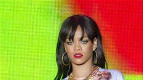 Rihanna demanda a ex contadores por pérdidas millonarias