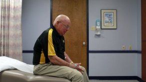 Profesor médico documenta en videos su cáncer incurable