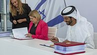 Los ministros de economía de Israel y los Emiratos Árabes Unidos, Orna Barbivai y Abdulla bin Touq al-Marri, durante una ceremonia de firma de un libre acuerdo comercial. Los ministros de economía de Israel y los Emiratos Árabes Unidos, Orna Barbivai y Abdulla bin Touq al-Marri, durante una ceremonia de firma de un libre acuerdo comercial.
