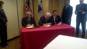 Panamá firma convenio para becas de maestrías con Cornell University